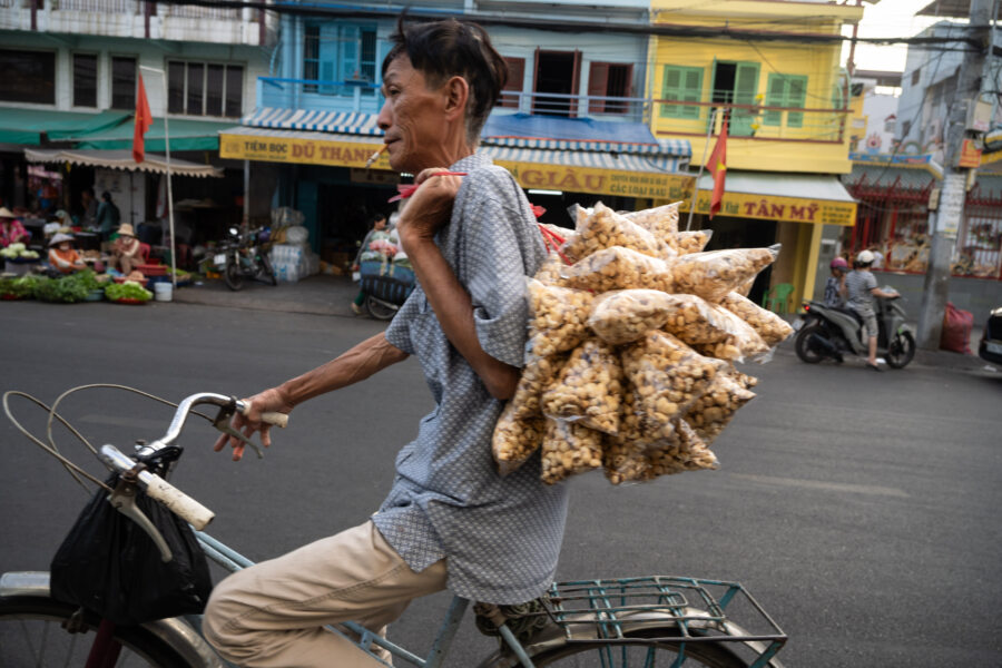Cycliste à Chau Doc, voyage au Vietnam
