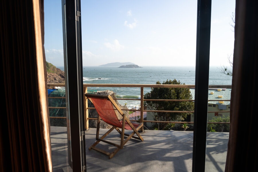 Vue sur la mer depuis la chambre à Song Cau, Phu Yen, Vietnam